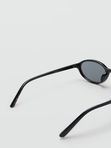 Ochelari de soare 'FARA' de la MANGO pe negru