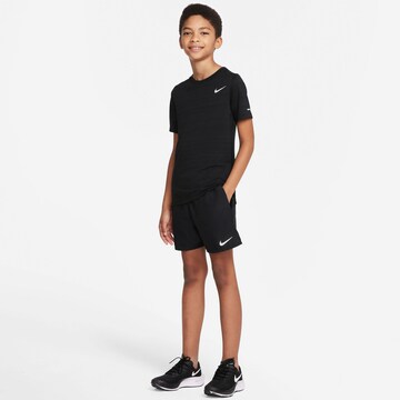 NIKE Regular Sportshorts in Schwarz