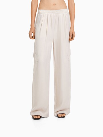 Wide Leg Pantalon cargo Bershka en beige : devant