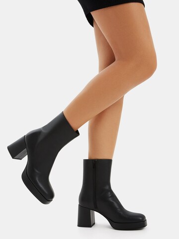 Bottines Bershka en noir : devant