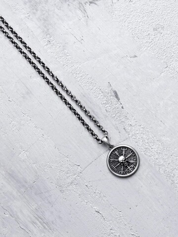 Pendentif 'VEGVISIR WITH SKULL' REYTEL en argent