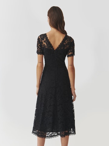 Rochie 'CINDY' de la TATUUM pe negru