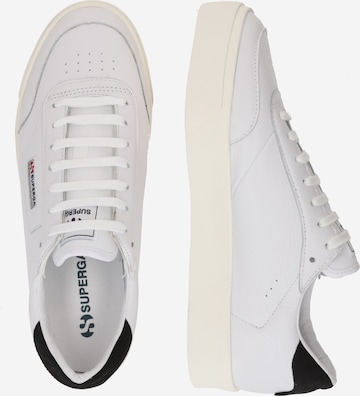 Baskets basses SUPERGA en blanc