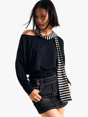 Bershka Rock in Schwarz: Vorderseite