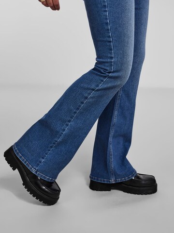 PIECES Flared Jeans 'Peggy' in Blau