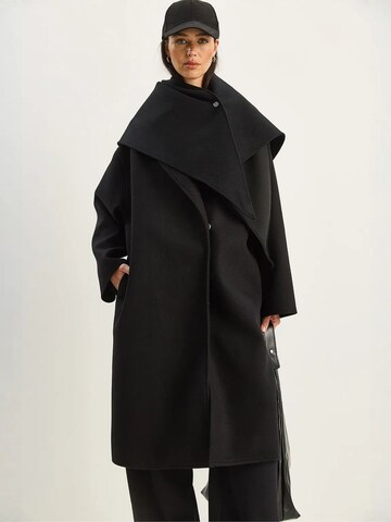 Bianco Lucci Mäntel in Schwarz