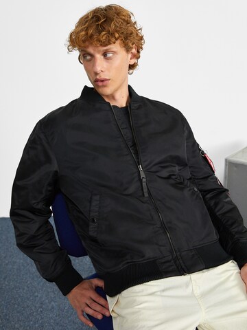 ALPHA INDUSTRIES - Casaco meia-estação 'Dragon' em preto: frente