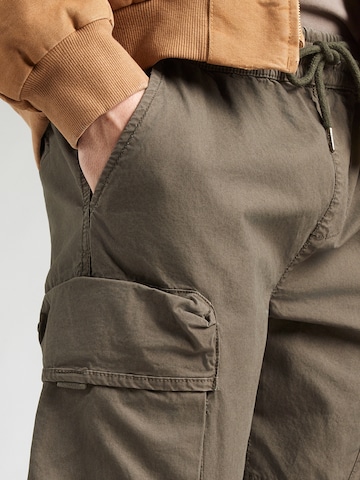 ALPHA INDUSTRIES - regular Pantalón cargo 'Division' en gris
