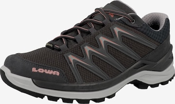 LOWA Outdoorschuh 'Innox Pro' in Grau: Vorderseite