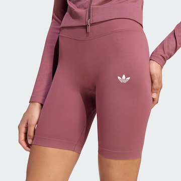 ADIDAS ORIGINALS - Skinny Leggings 'Essentials' em vermelho