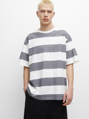 Pull&Bear T-Shirt in Grau: predná strana