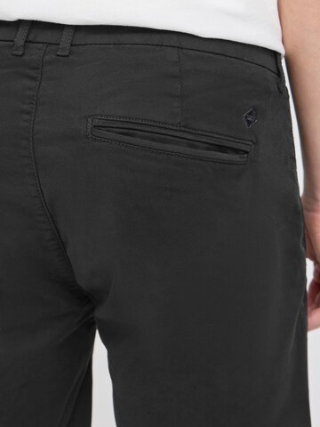 Casual Friday - Regular Calças chino em preto