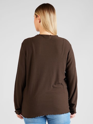 ONLY Carmakoma - Camiseta 'Ally' en marrón