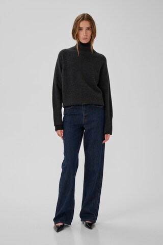 My Essential Wardrobe Sweter w kolorze czarny