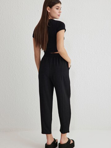 Trendyol Loosefit Byxa i svart