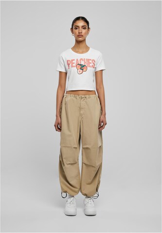 T-shirt 'Peaches' Mister Tee en blanc