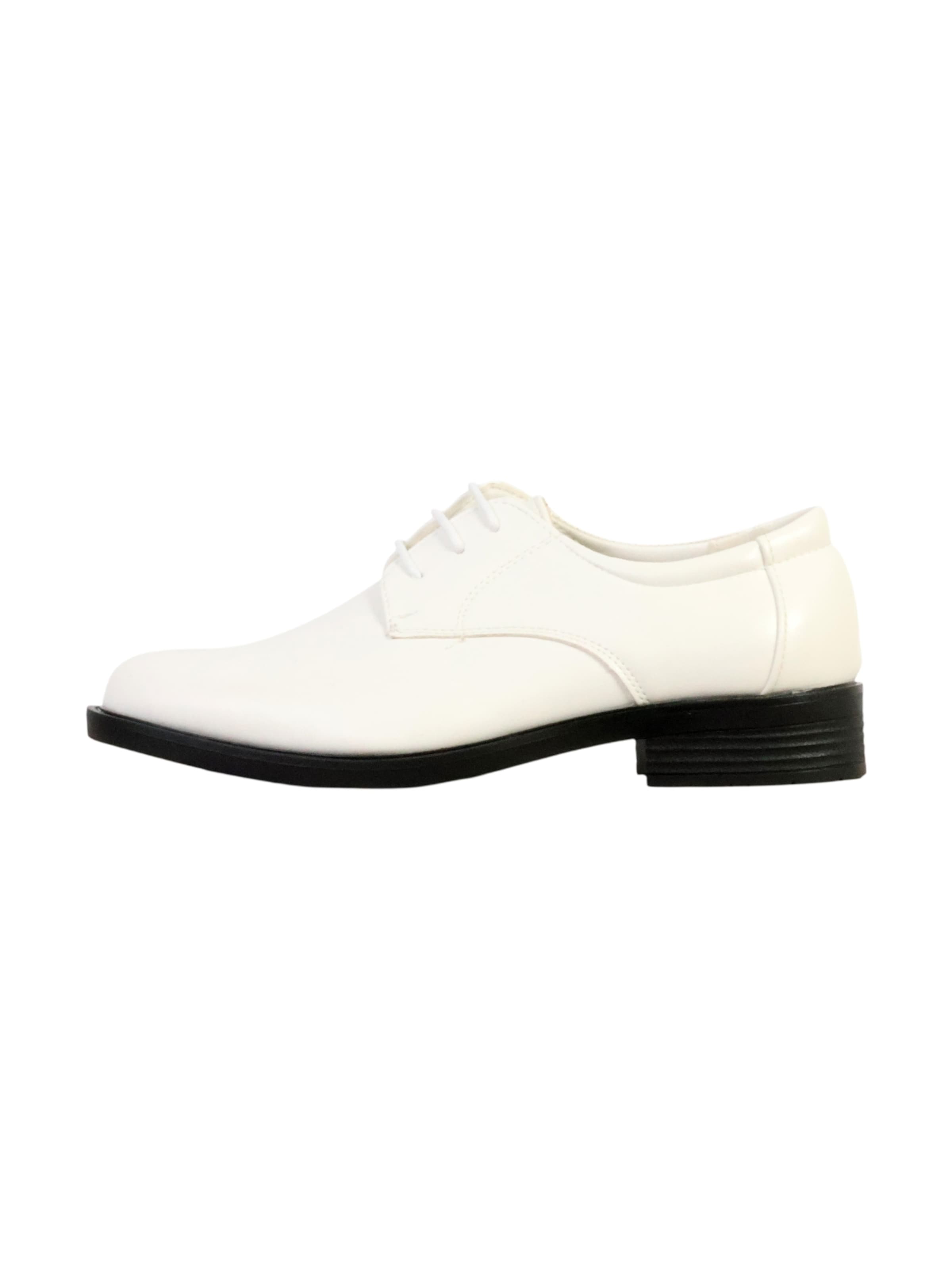 Elong Slip-ons in White: front