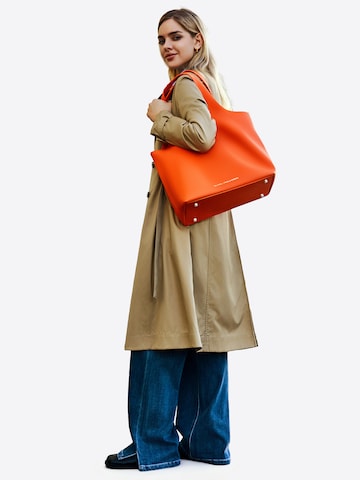 Victoria Hyde Handtasche ' Strive ' in Orange: Vorderseite