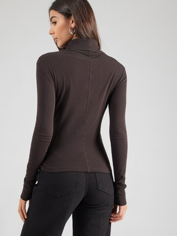 Mavi Μπλουζάκι σε καφέ