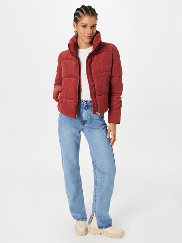 Veste mi-saison 'DOLLY' ONLY en rouge