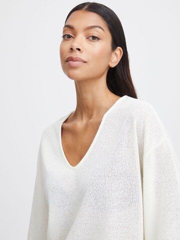 Pullover ' Sif ' di b.young in bianco
