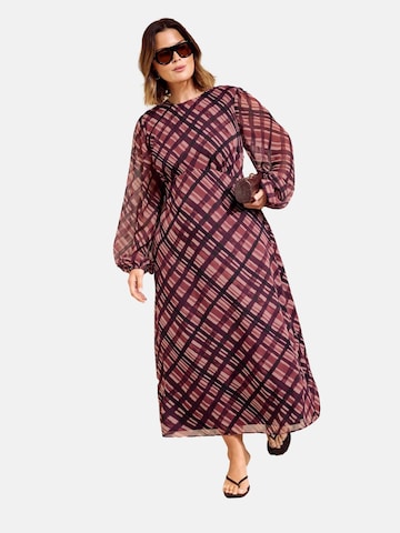 Friends Like These Kleid in Rot: Vorderseite