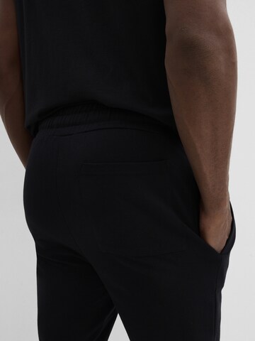 bonprix Tapered Hose in Schwarz