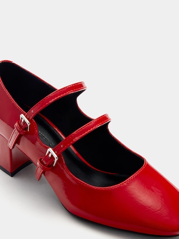 Pull&Bear Официални дамски обувки в червено
