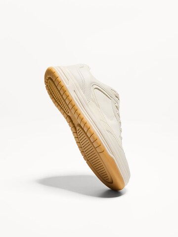 Baskets basses Bershka en beige