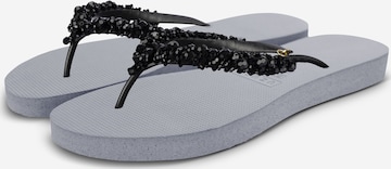 Uzurii Luxury Footwear Zehentrenner 'Lizzy' in Silber: Vorderseite