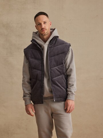 DAN FOX APPAREL Bodywarmer 'Yassin' in Grijs: voorkant