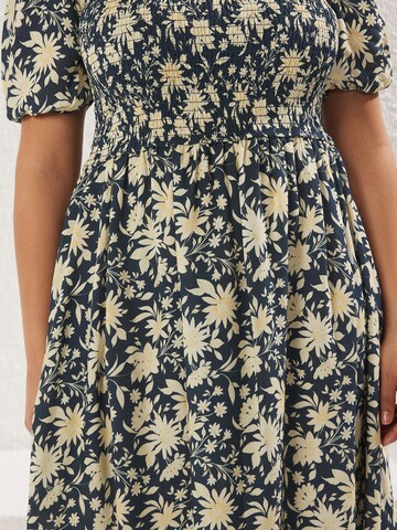 Trendyol Curve Платье в Зеленый