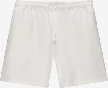 Pull&Bear Regular Trousers in White: front