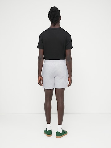 Tommy Jeans Loosefit Shorts in Grau