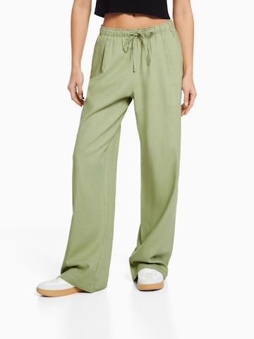 Bershka Zvonové kalhoty Kalhoty – zelená: přední strana