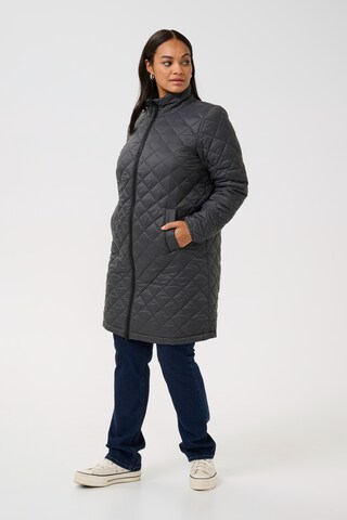 Manteau mi-saison 'Moreen' KAFFE CURVE en noir