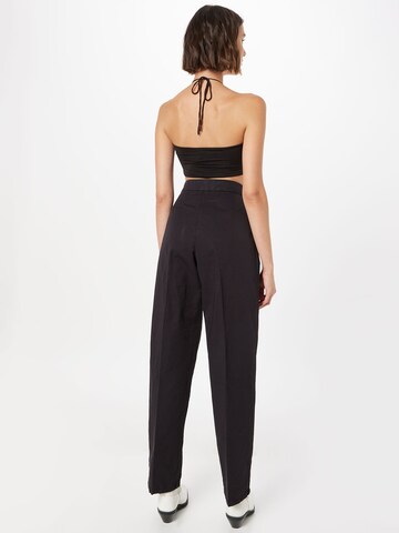 HOPE Regular Pleat-front trousers in Black
