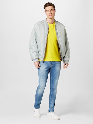 TOMMY HILFIGER Slim fit Μπλουζάκι σε κίτρινο