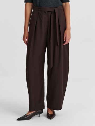 Wide leg Pantaloni con pieghe 'Anaiso' di TATUUM in marrone: frontale