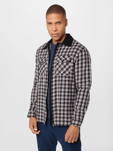 Coupe regular Chemise BURTON MENSWEAR LONDON en noir : devant