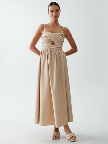 Robe 'TAYLOR ' The Fated en beige : devant