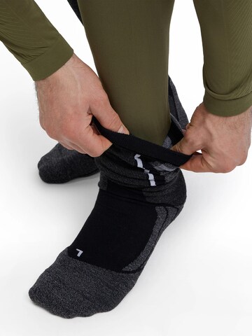 FALKE Skinny Workout Pants in Green