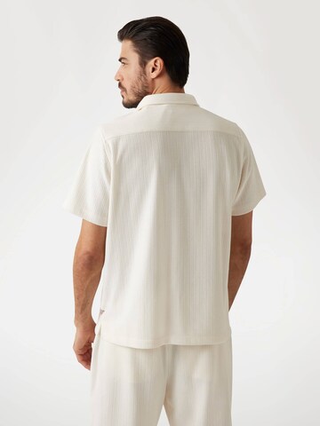 GUESS Regular Fit Hemd in Beige