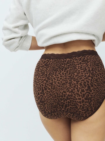 Marks & Spencer Period Slip in Braun