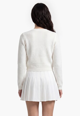 MYMO Knit Cardigan in White