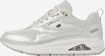 Baskets basses ' LENNOX ' BRITISH KNIGHTS en argent : devant