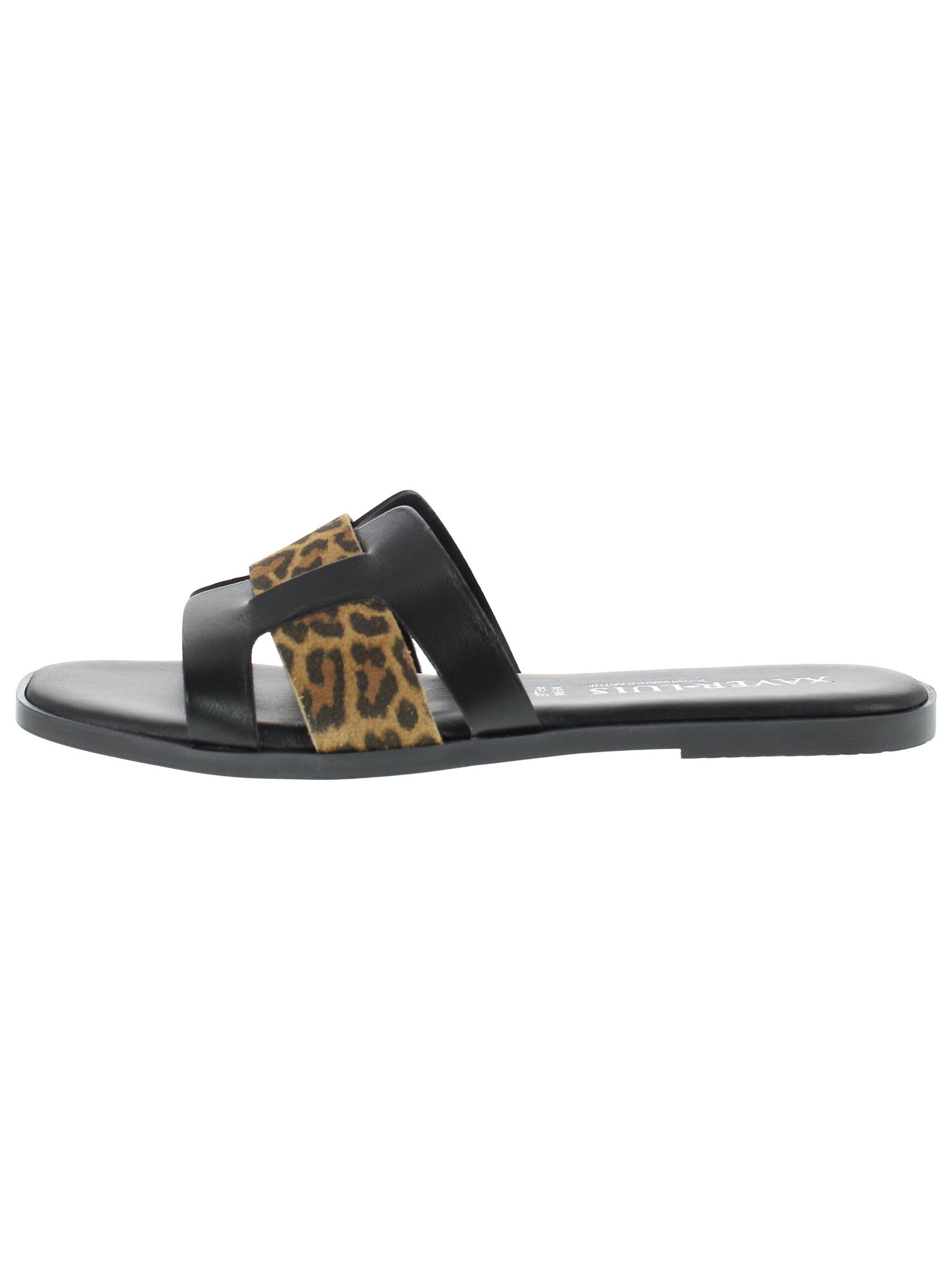 XAVER LUIS Schuhmanufaktur Mules 'ROBERTA' in Black: front