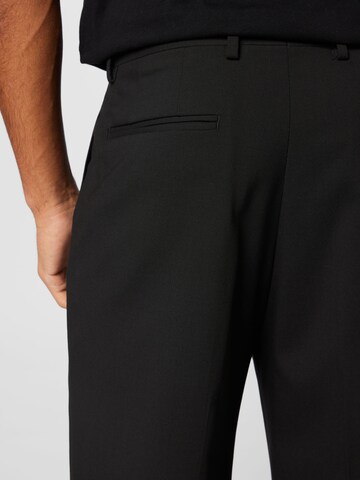 Regular Pantalon à plis BURTON MENSWEAR LONDON en noir