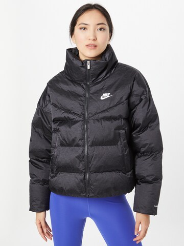 Nike Sportswear - Chaqueta de entretiempo en negro: frente