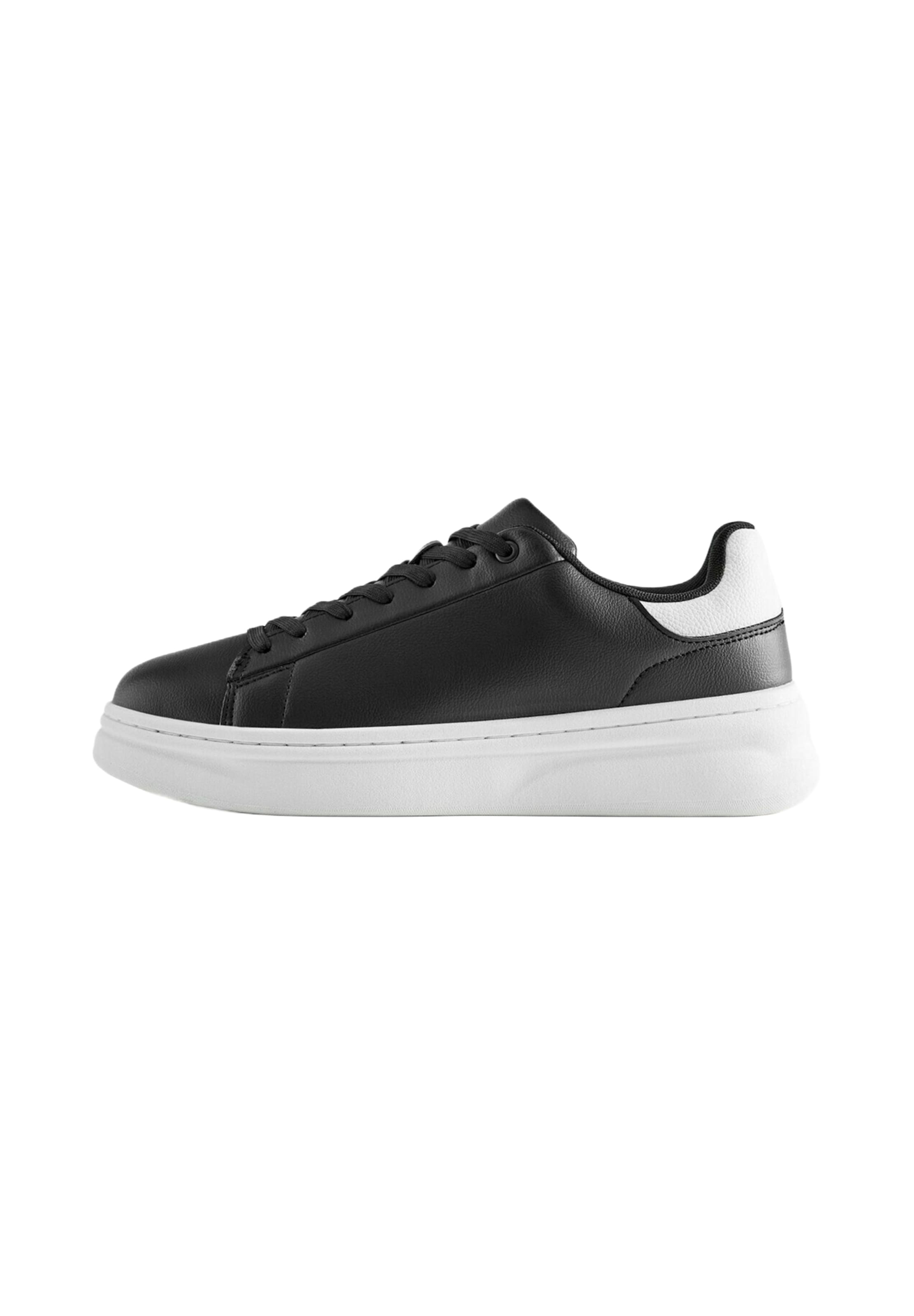Pull&Bear Baskets basses en 40 en noir / blanc, Vue avec produit